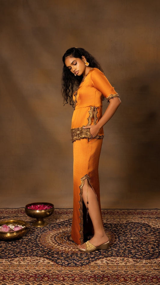 Keyhole Back Kurta paired with Wide-Legged Pants with Side Slits
